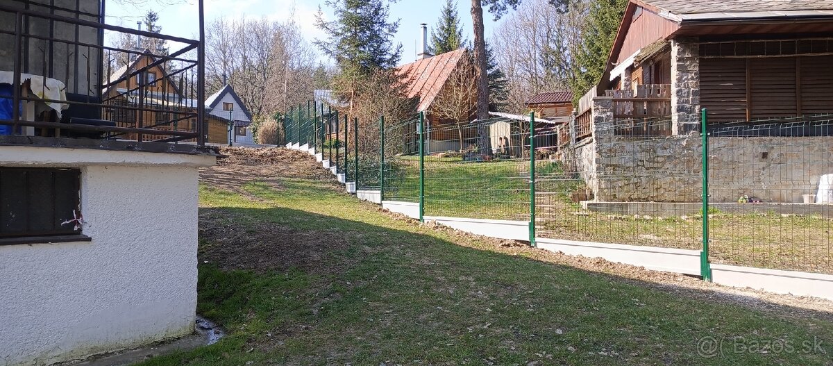 Montáž oplotenia... - 13