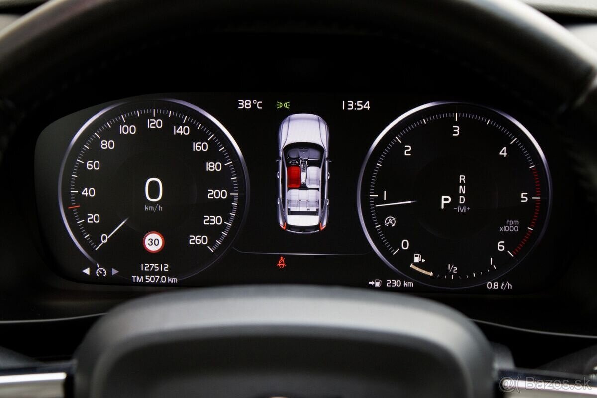Volvo XC40 Momentum 4x4 / DPH - 13