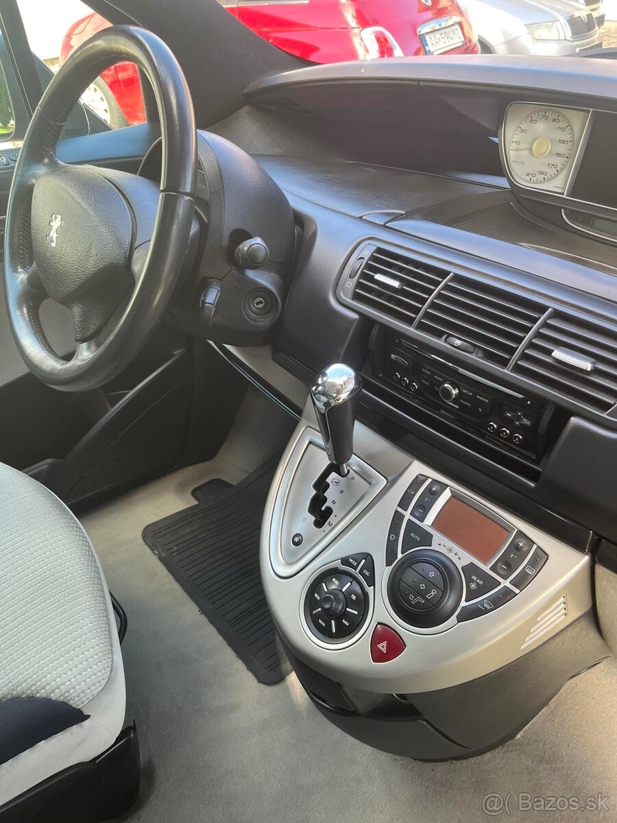 Peugeot 807 2,0HDI AT6 120KW 7M - 13