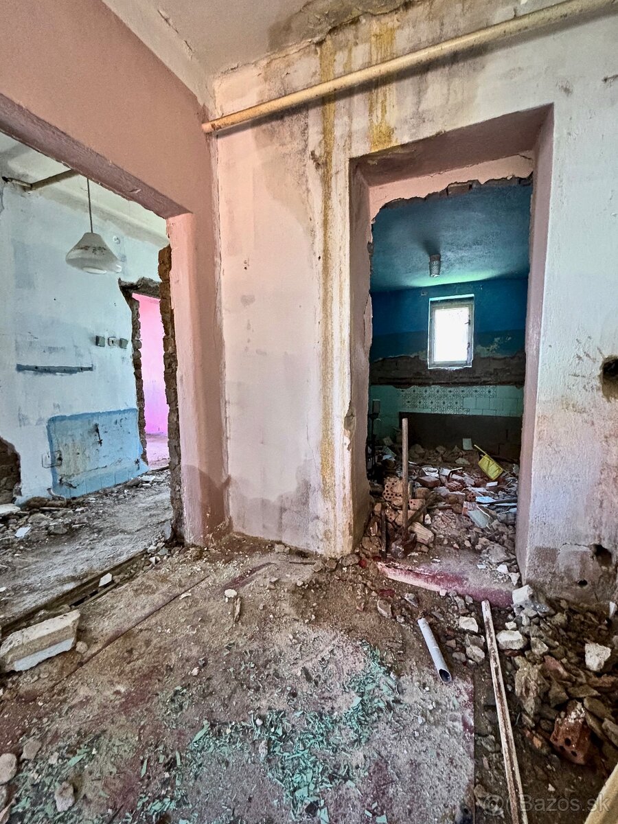 Na predaj rodinný dom s projektom na rekonštrukciu v Mýtnej - 13