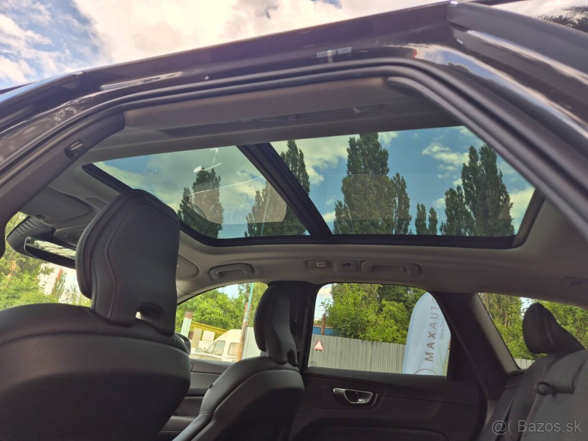 Volvo XC60 2.0 B5 mHEV Ultimate Black Edition AWD A/T - 13