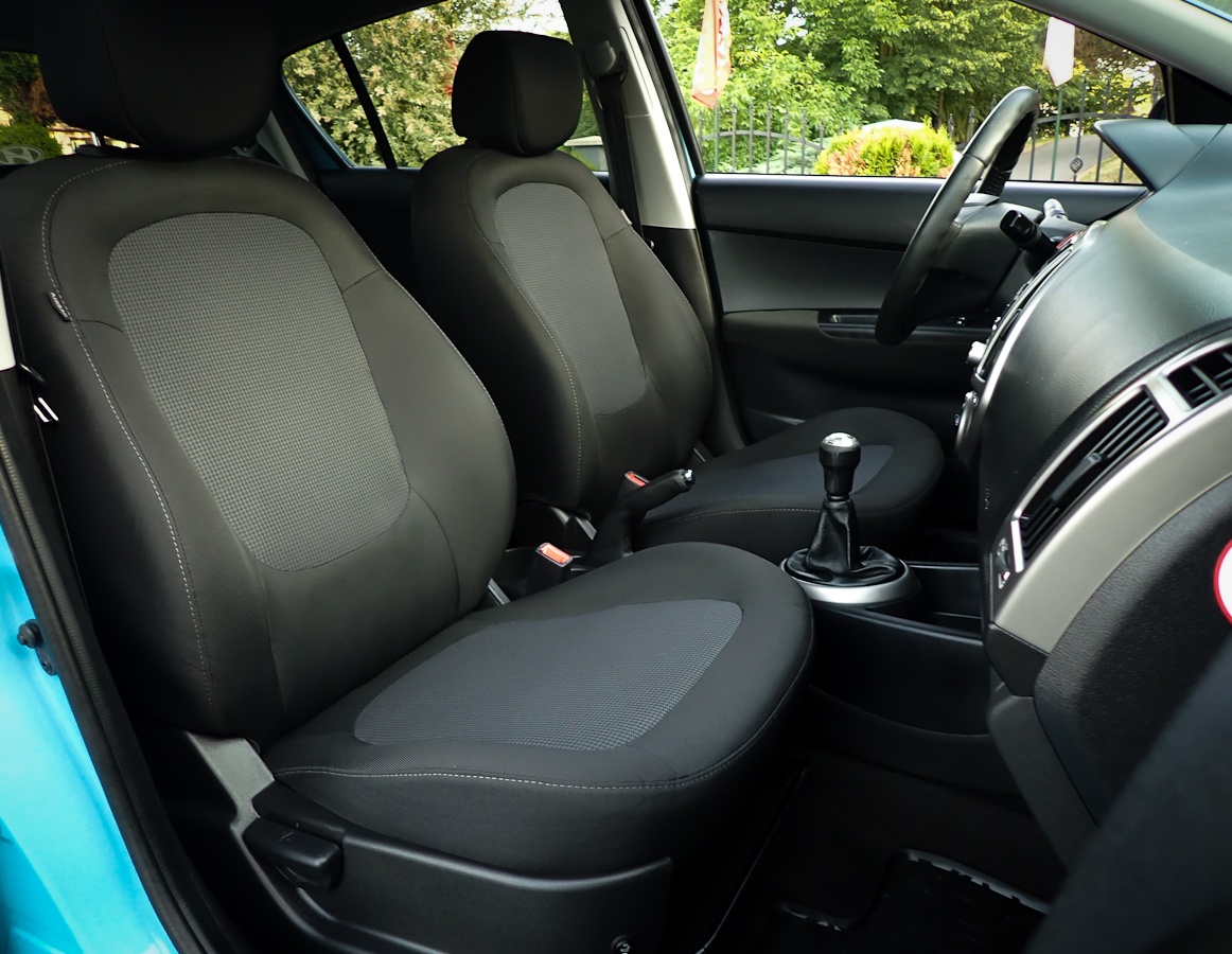 HYUNDAI i20 1.25 benzin - 83tis km-2014-LED-KLIMA-VYHREV SED - 13