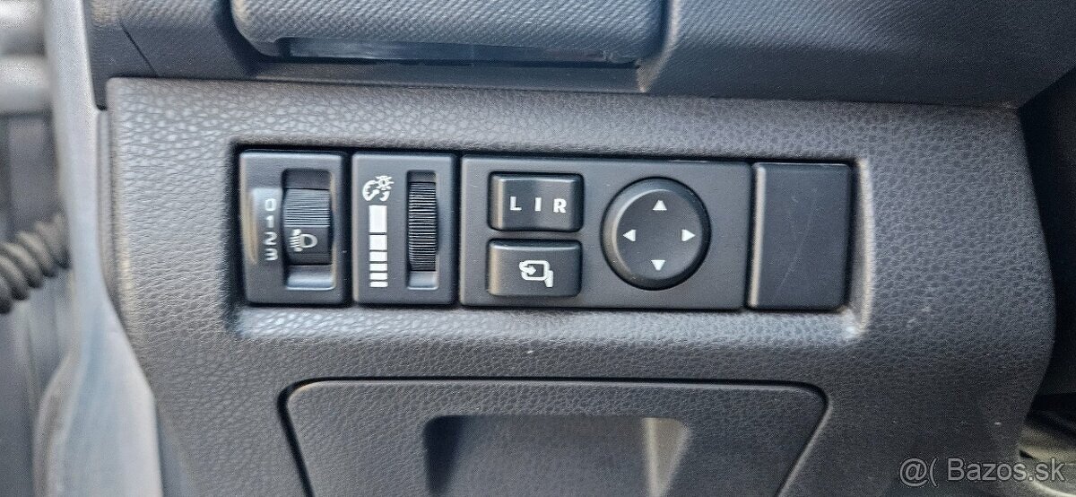 Isuzu D-max Double Cab Custom 4WD A/T - 13