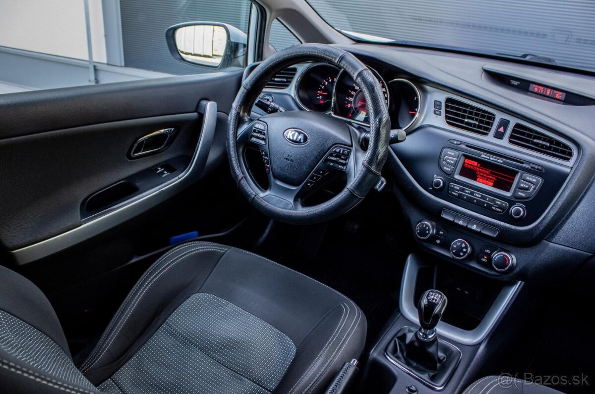 Kia Cee d SW 1.6 CRDi Gold / Nelakované - 13