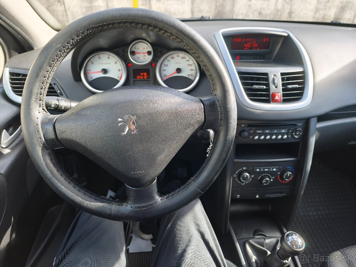 Peugeot 207 1,4E benzín - 13