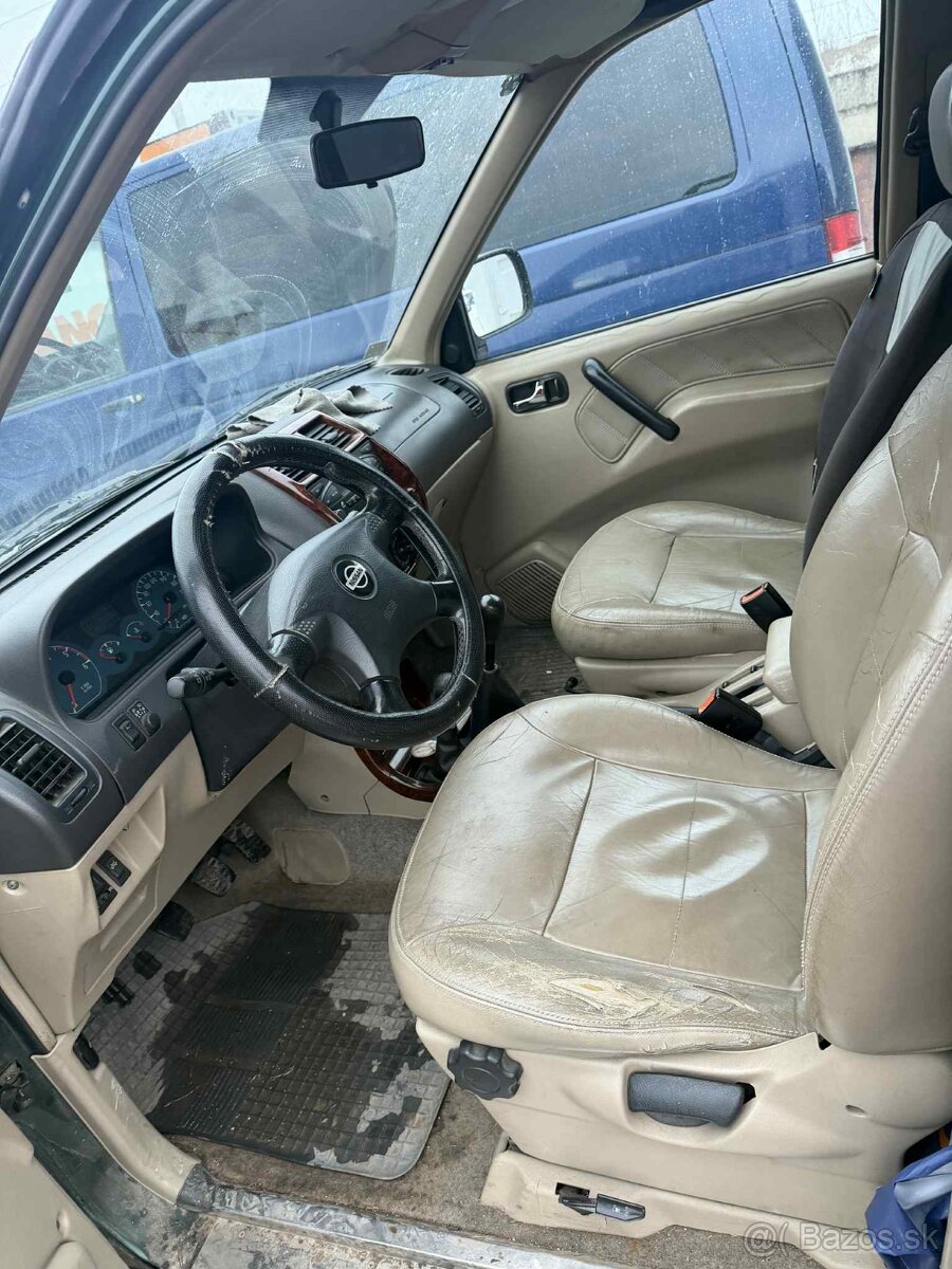 Nissan Terrano II - 13