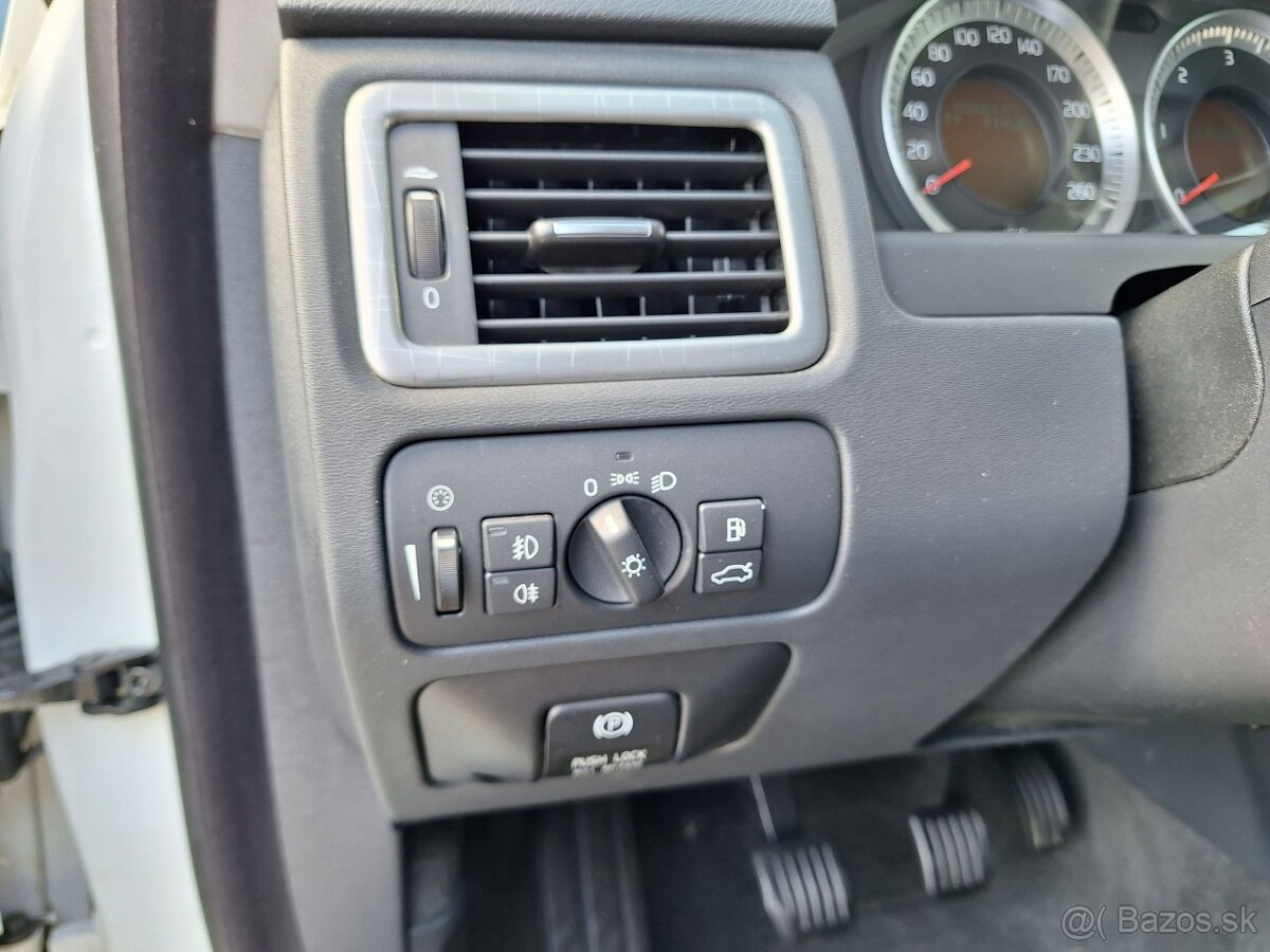 Volvo XC70, D5 AWD MANUÁL - 13