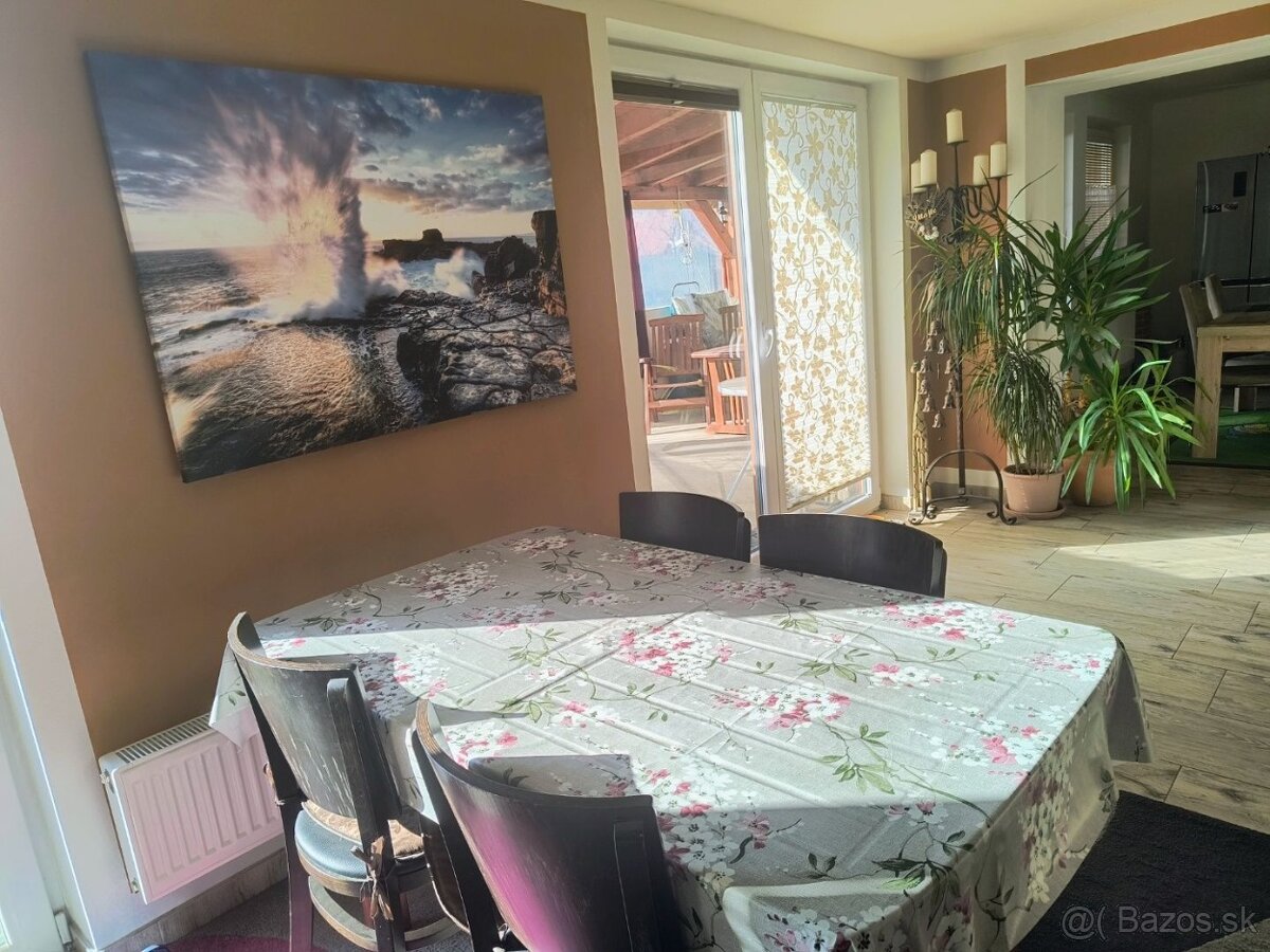 Dom s bazénom v centre - 13