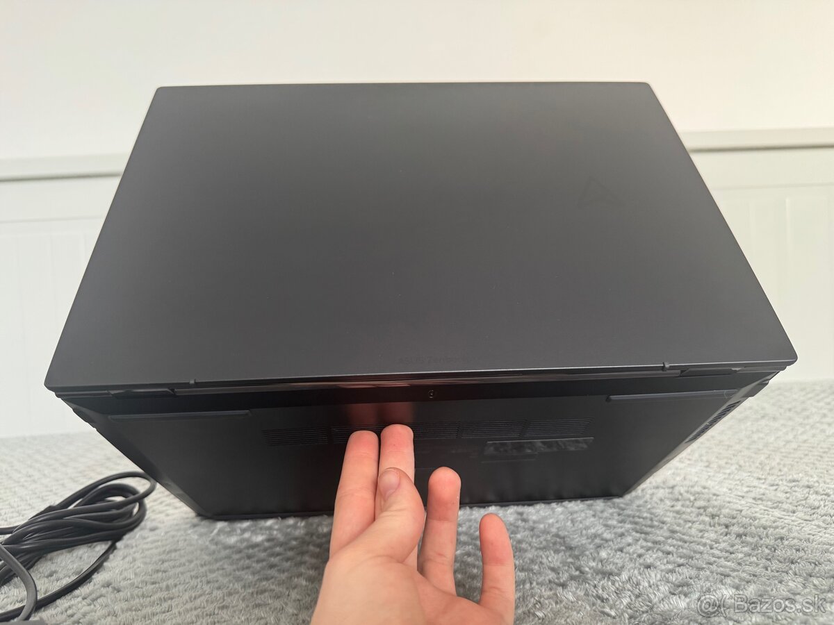 ASUS Zenbook 14 OLED UM3402YA, perfektný stav + obal - 13