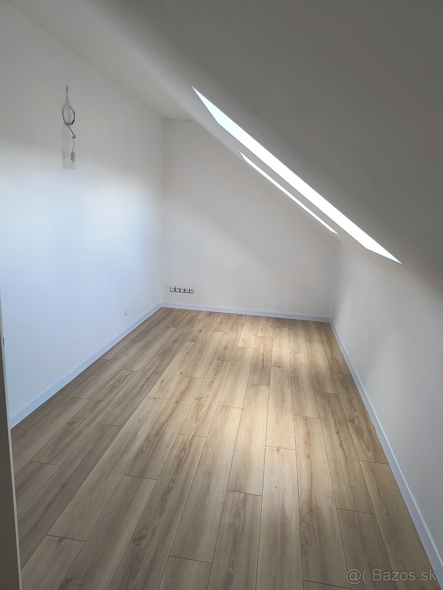 LUXUSNÝ 5 IZB. RD V SENCI V ŠTANDARDE - 13