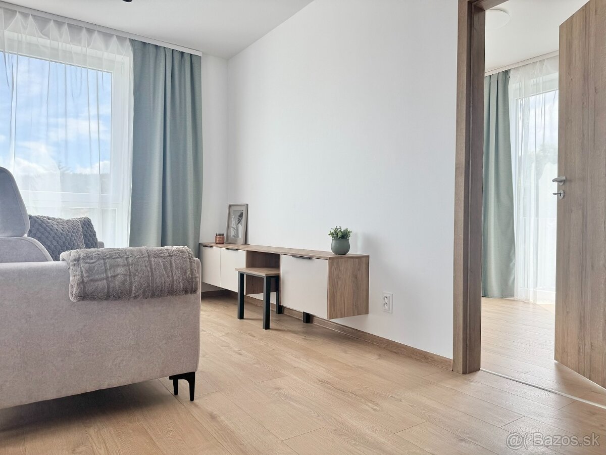 REZERVOVANÝ | 3 izbový byt, strešný s terasou - 13