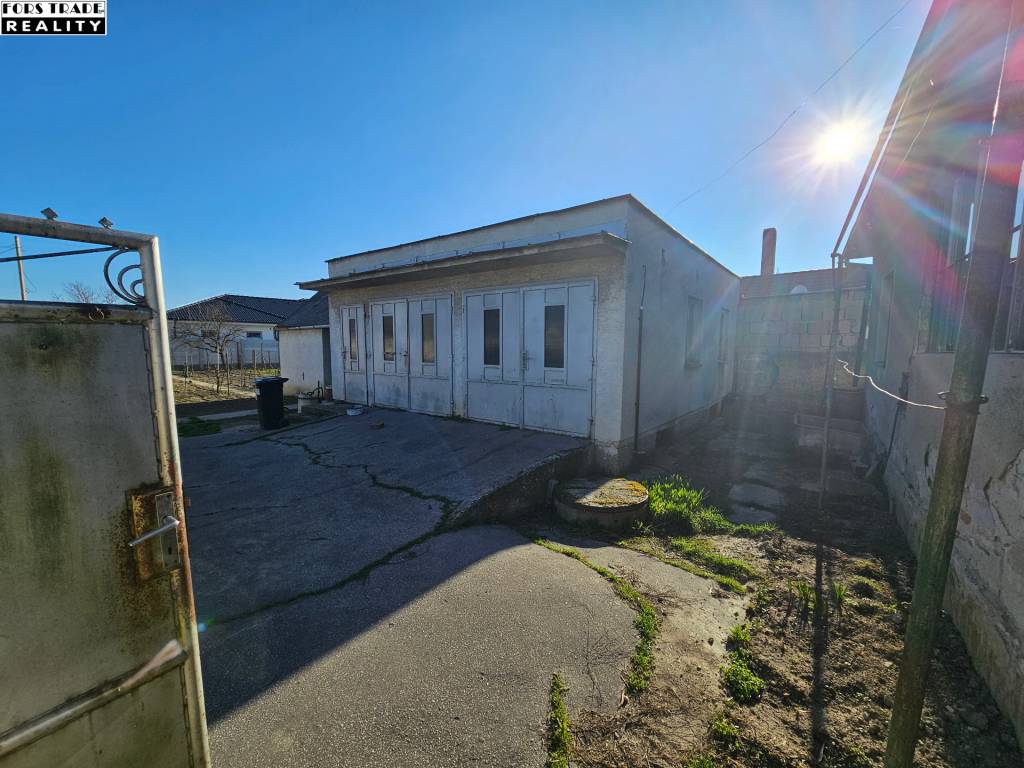 Predáme rodinný dom vo Váhovciach na rožnom pozemku - 13