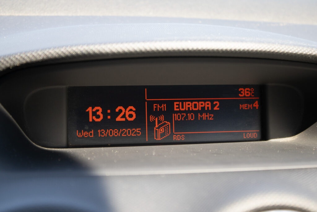 Peugeot 308 SW 1.6 HDi (2008) - 13