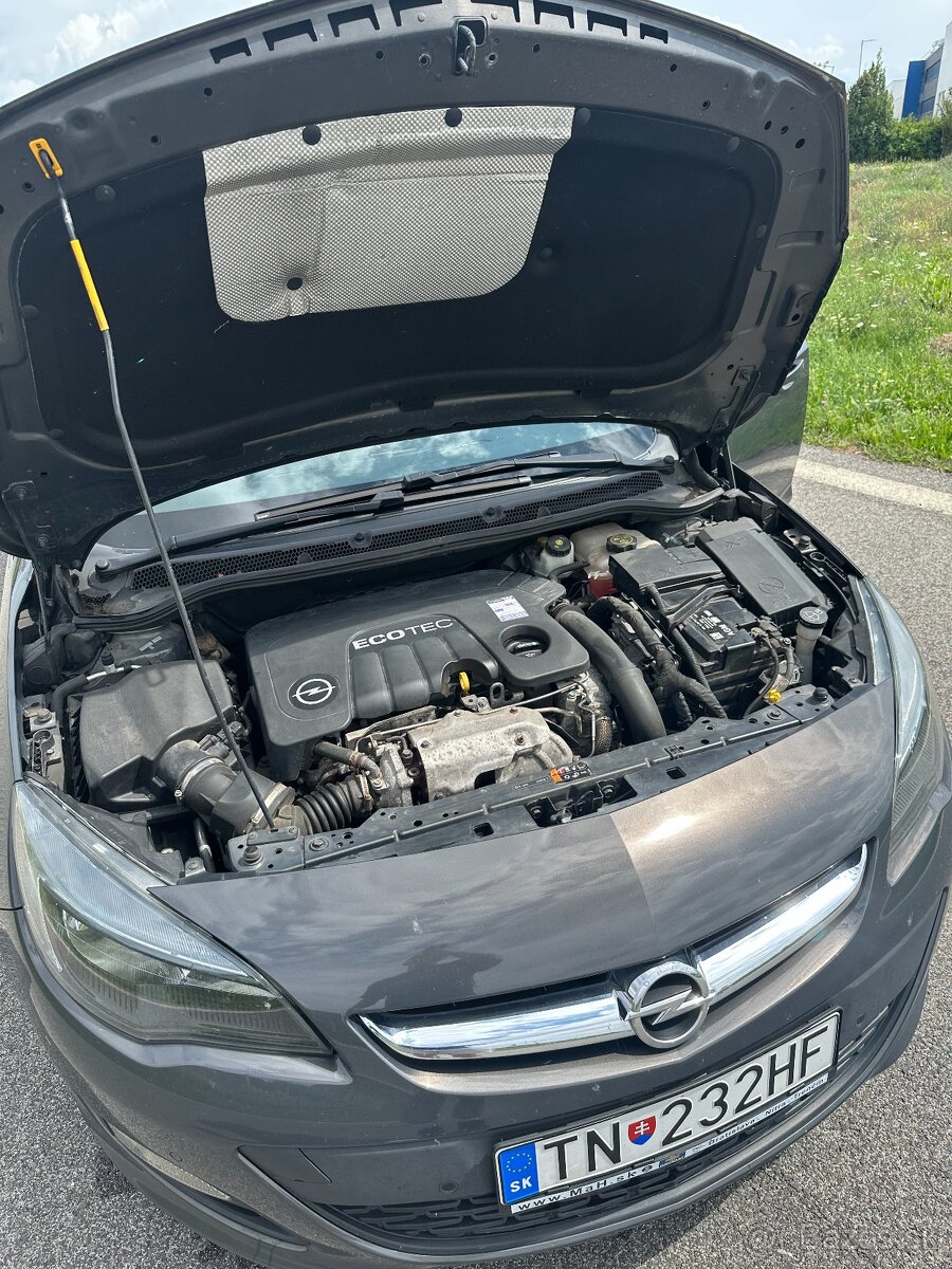 Predám Opel Astra Tourer Combi 1.6CDTi - 13