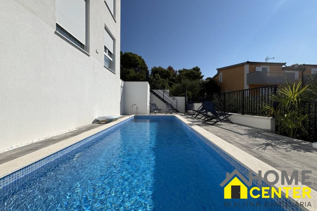 NA PREDAJ luxusný penthouse / 48 m² / v Trogire na ostrove Č - 13