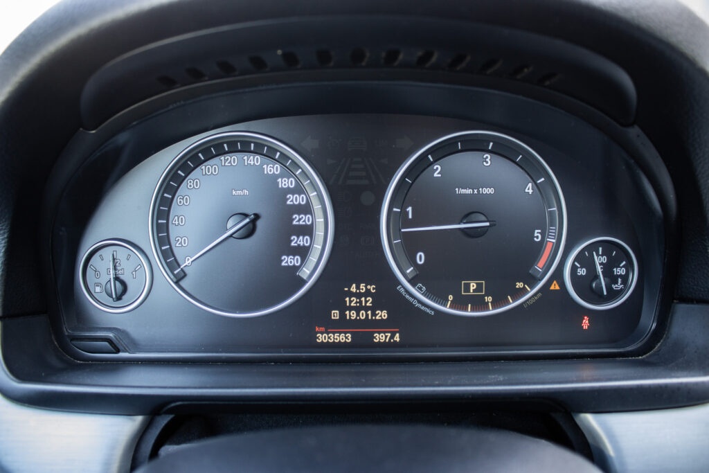 BMW 535d, 220kW (2012) - 13