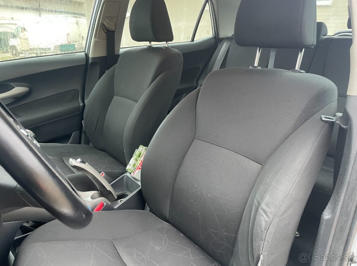 Toyota Auris 1.4 2008 - 13