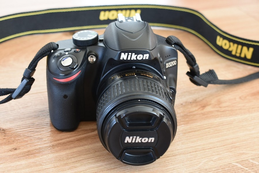 Nikon d3200 s VR AF 18-55 + brasna - nafotene 17 tisic.sn. - 13