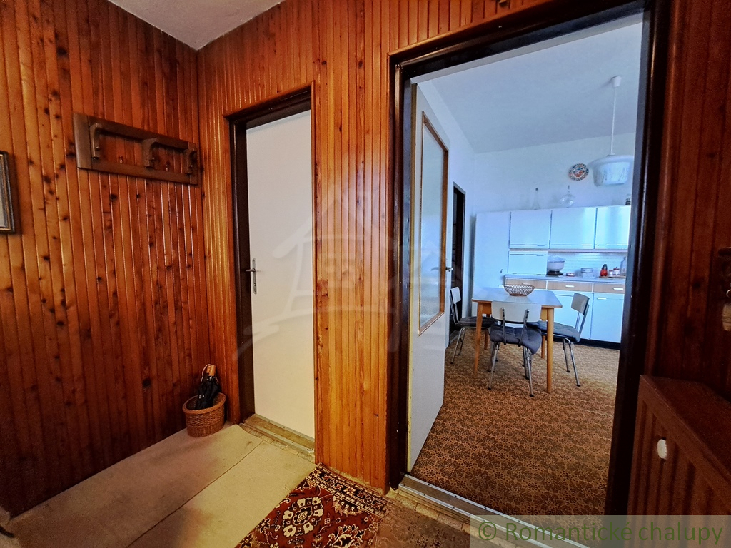 Dom v obci Štitáre v blízkosti lesa a zároveň s dobrou dos - 13