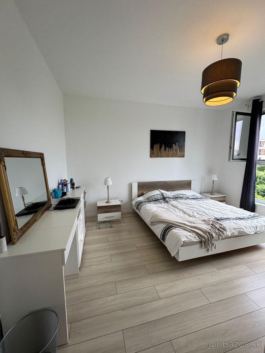 3-izbový byt s loggiou v projekte Tri Vody, Malinovo, okres – foto 8