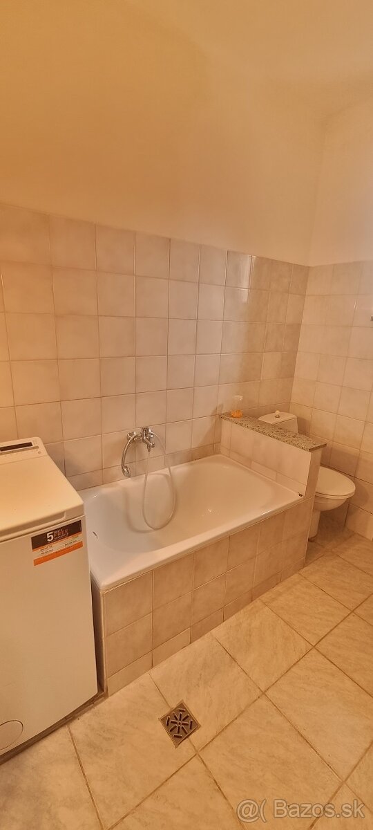 Rodinný dom s veľkým pozemkom na predaj v obci Malinovo - 13