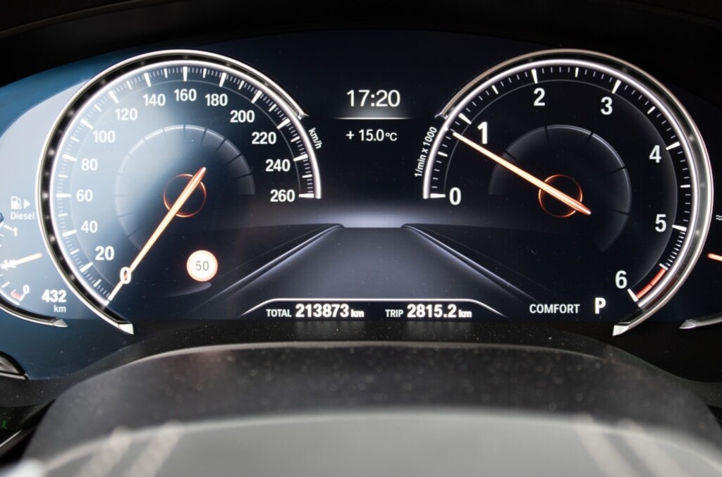 BMW 520d Touring z roku 2017 - 13