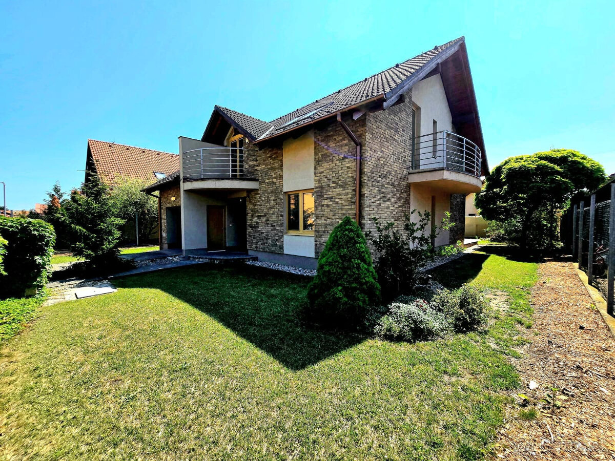 5 izbový rodinný dom Chorvátsky Grob s garážou, bazénom, krb - 13