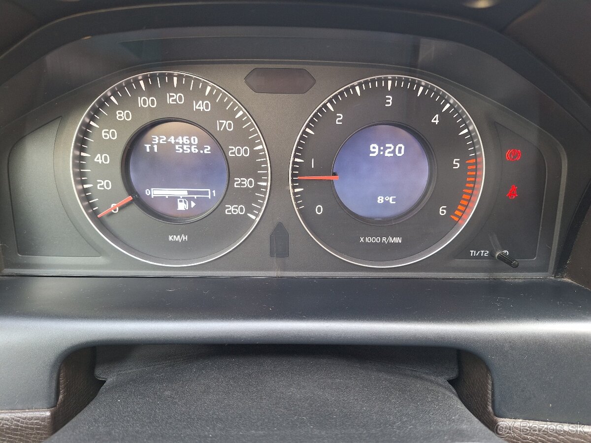 Volvo XC60 2.4 D5 136kw MANUÁL - 13