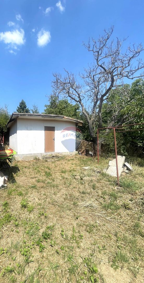 REZERVOVANÉ Starší dom na rekonštrukciu v malebnej obci Puka - 13