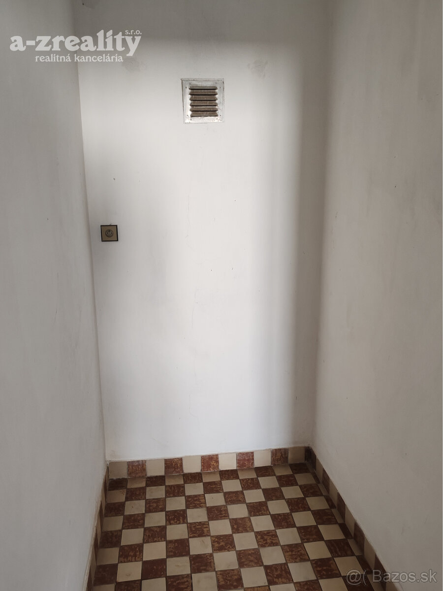 Ponúkame na predaj rodinný dom v obci Číčov - 13