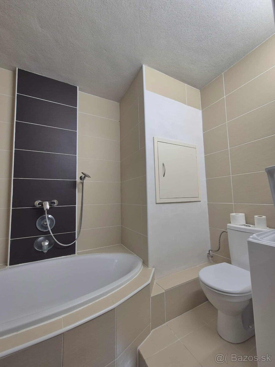 Exkluzívne pekný, dispozične zmenený 3.izb.byt Nitra-Diely - 13