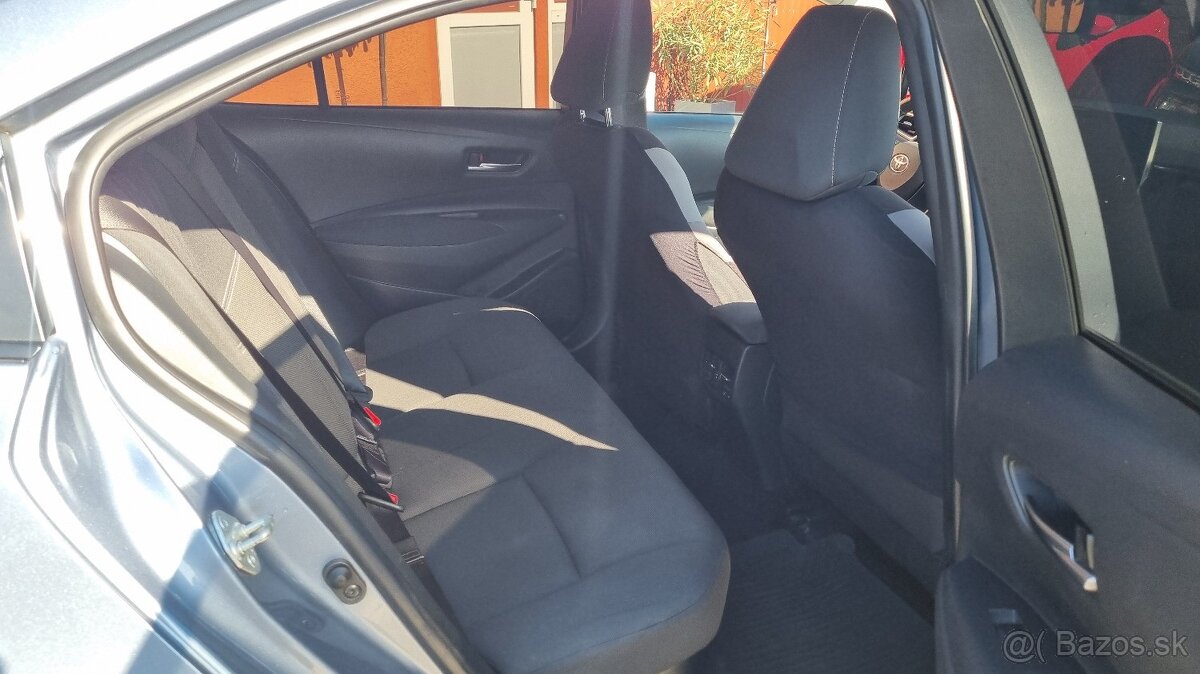 Toyota Corolla sedan 1,8 hybrid Comfot Tech + Techpack 72KW - 13