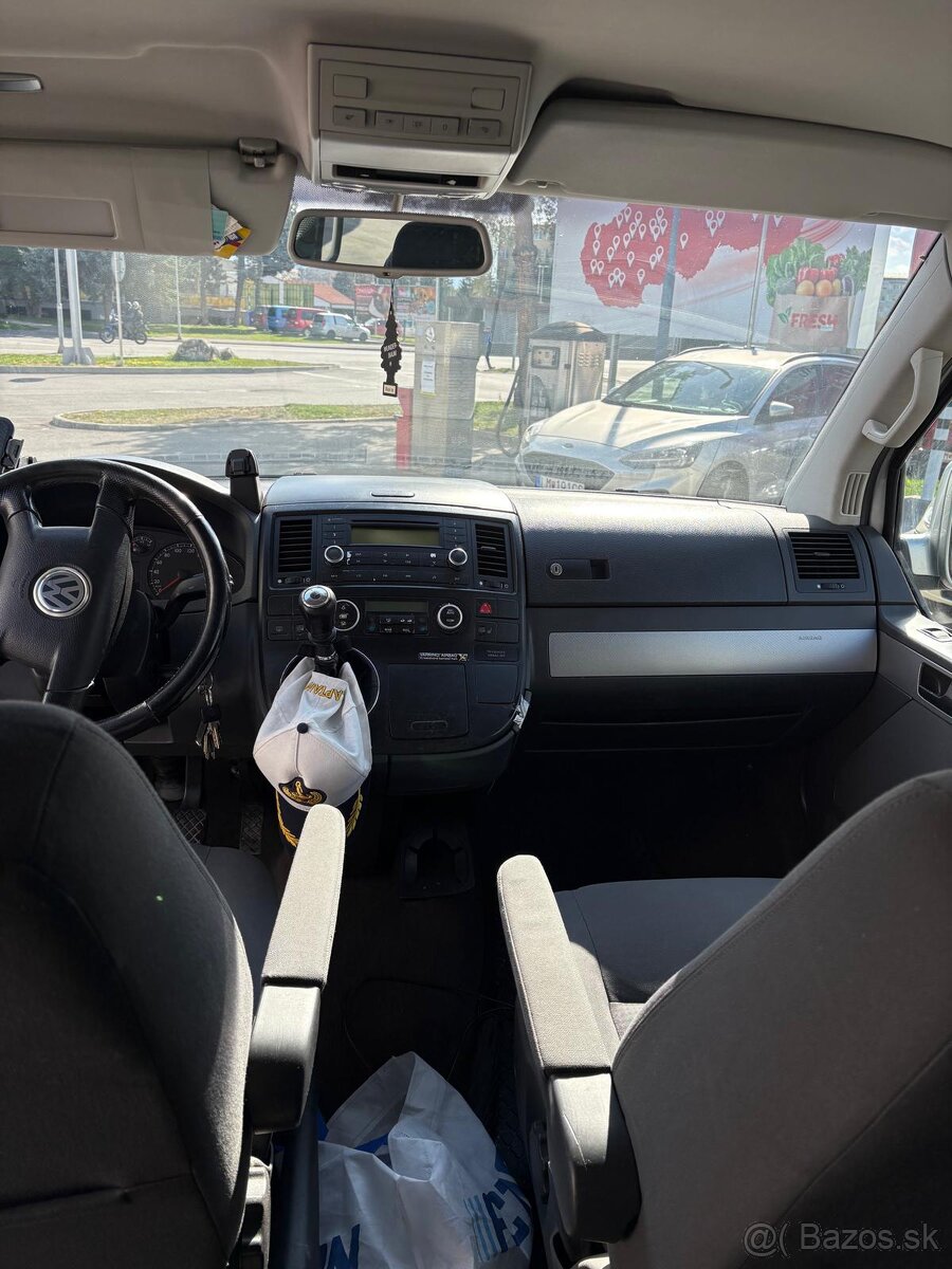 Volkswagen Multivan - 13