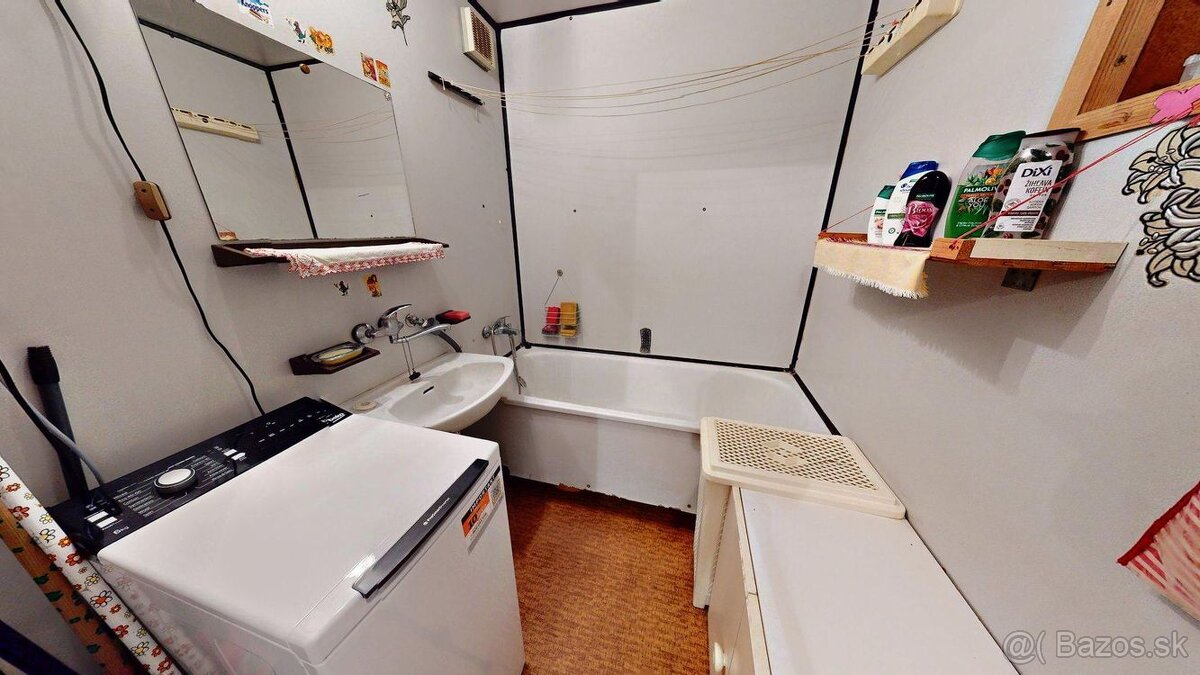 (REZERVOVANÉ) 2-IZBOVÝ BYT S LOGGIOU, KRÁSNY VÝHĽAD, 50m2, R - 13