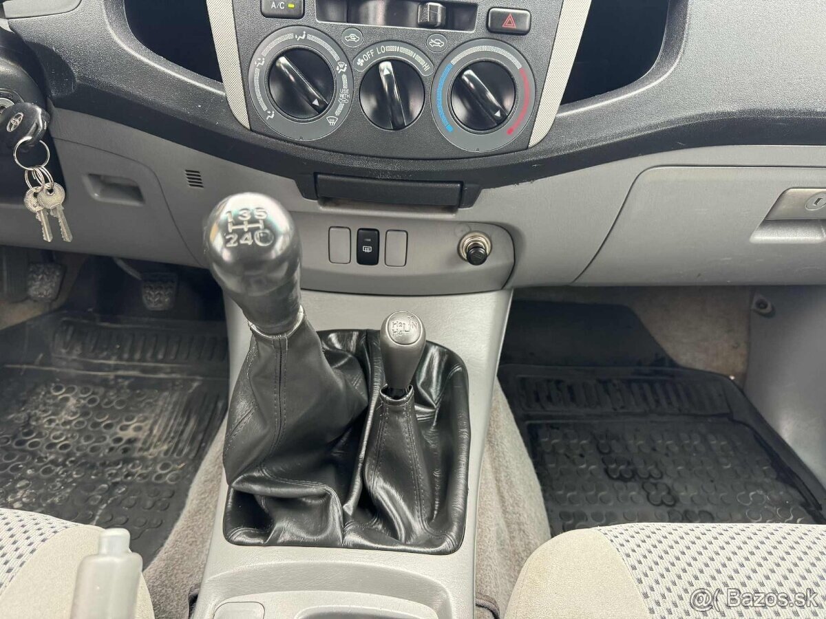 Predám Toyota Hilux 2.5, D-4D - 13