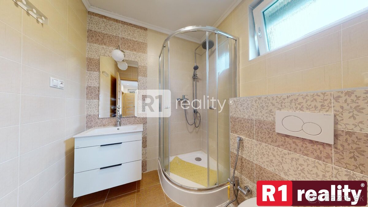 Veľký 6 izb. rodinný dom " SUN 77 " / Sokolovce - 13