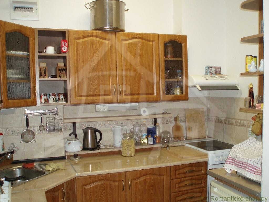 Štýlovo prerobený dom na bývanie a budova na podnikanie - 13