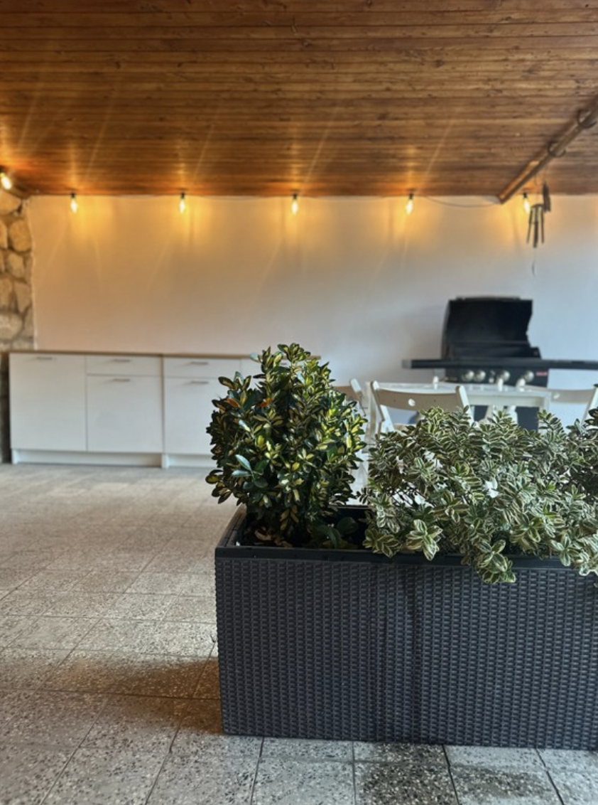 Garsónka v mestskej vile s komunitnou záhradou a s bazénom - 13