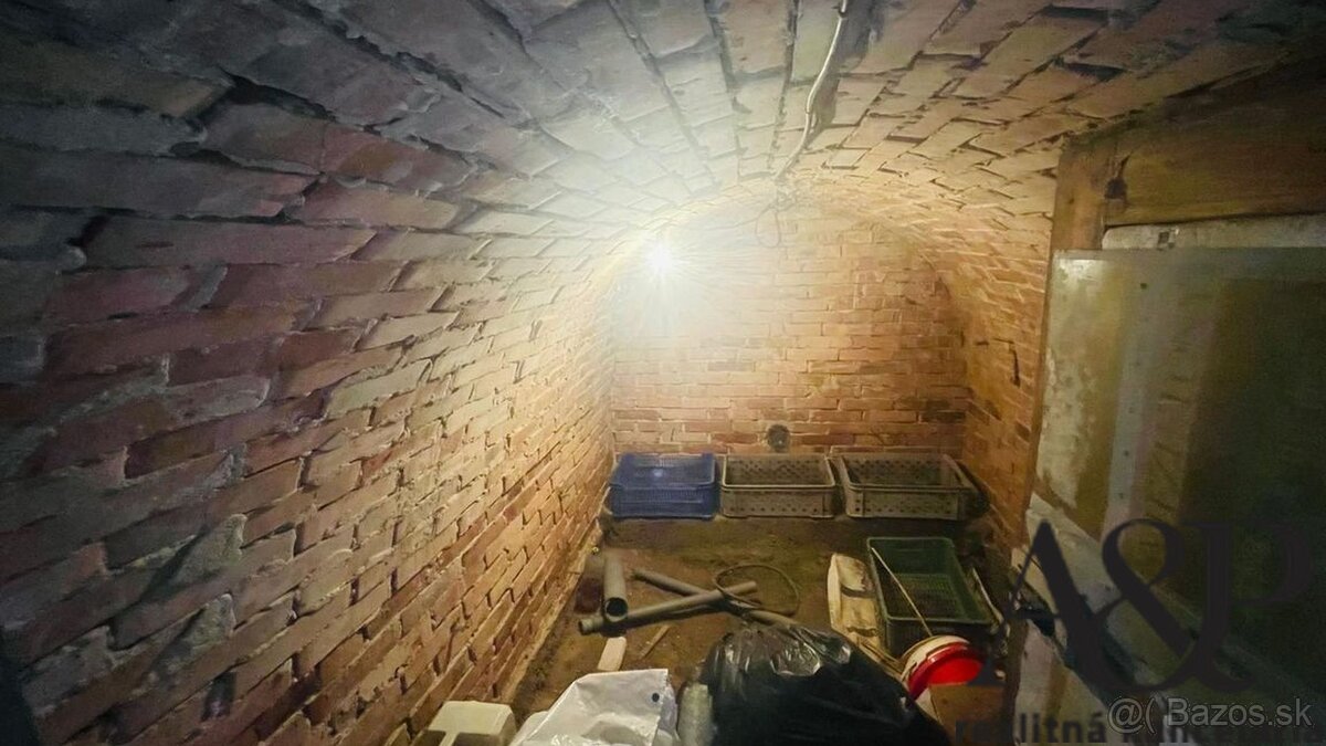 REKREAČNO-ZÁHRADNÁ CHATKA, POZEMOK 457M2, DARMOVISE, okr. SK - 13