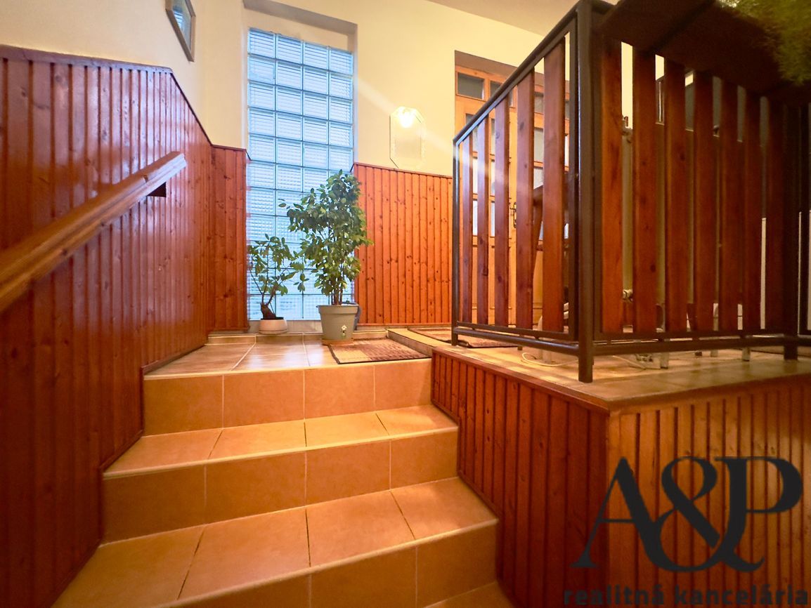 4 IZBOVÝ RD S GARÁŽOU, POZEMOK 776M2, ŽELEZNIČNÁ UL., SENICA - 13