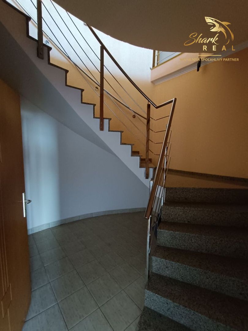 Administratívno apartmánový dom - 13