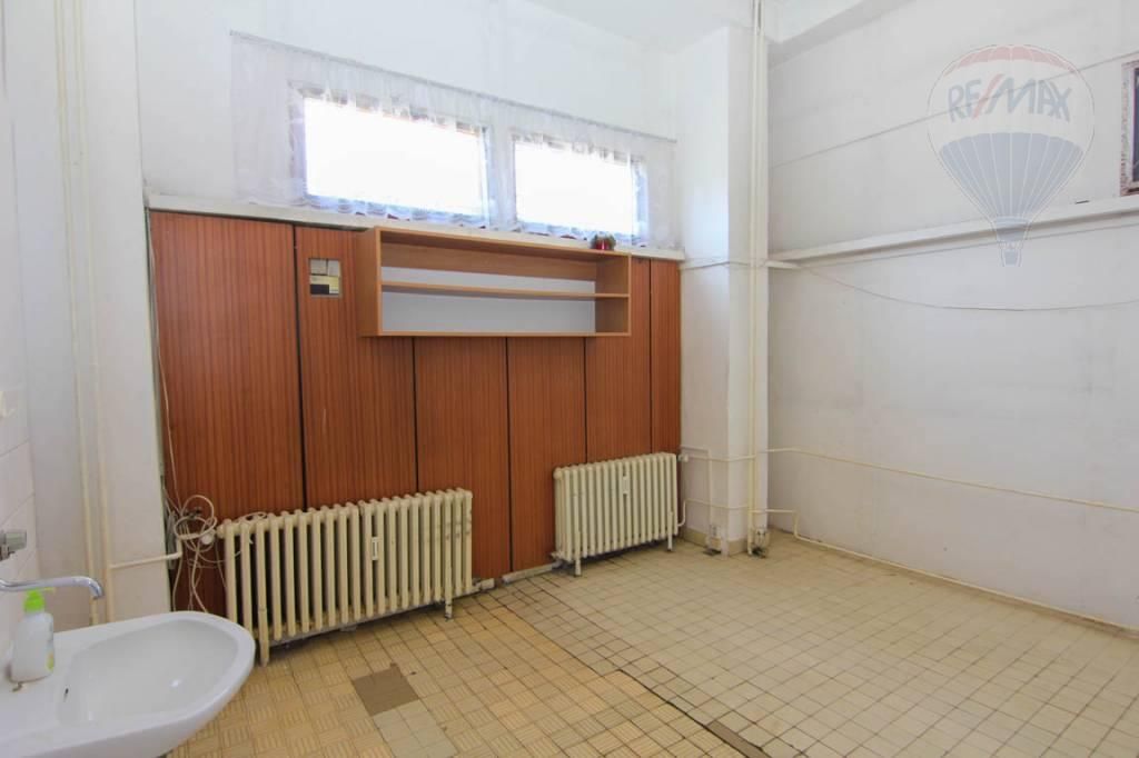 Na prenájom obchodné priestory 460 m2 na prízemí, Laborecká - 13