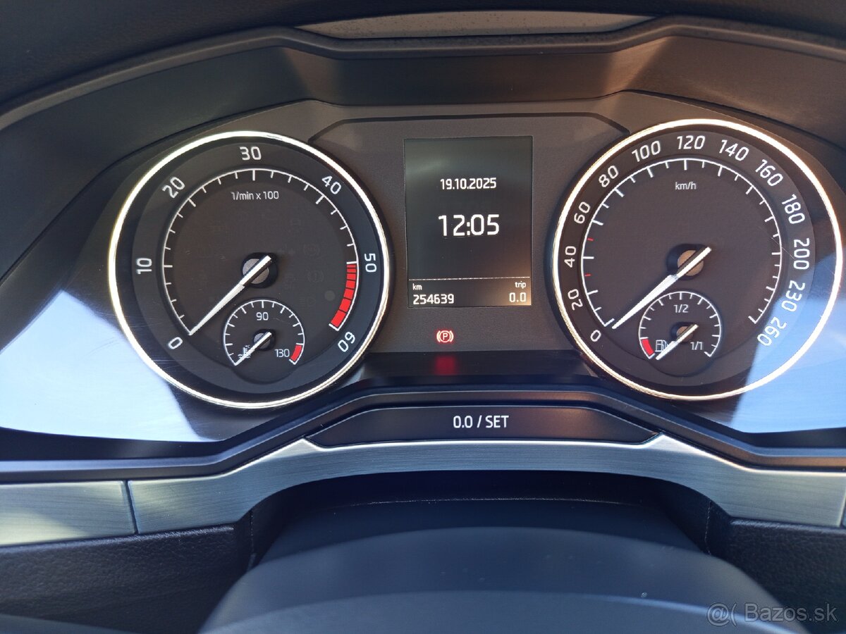 Škoda Superb III Combi 2.0TDI DSG - 13