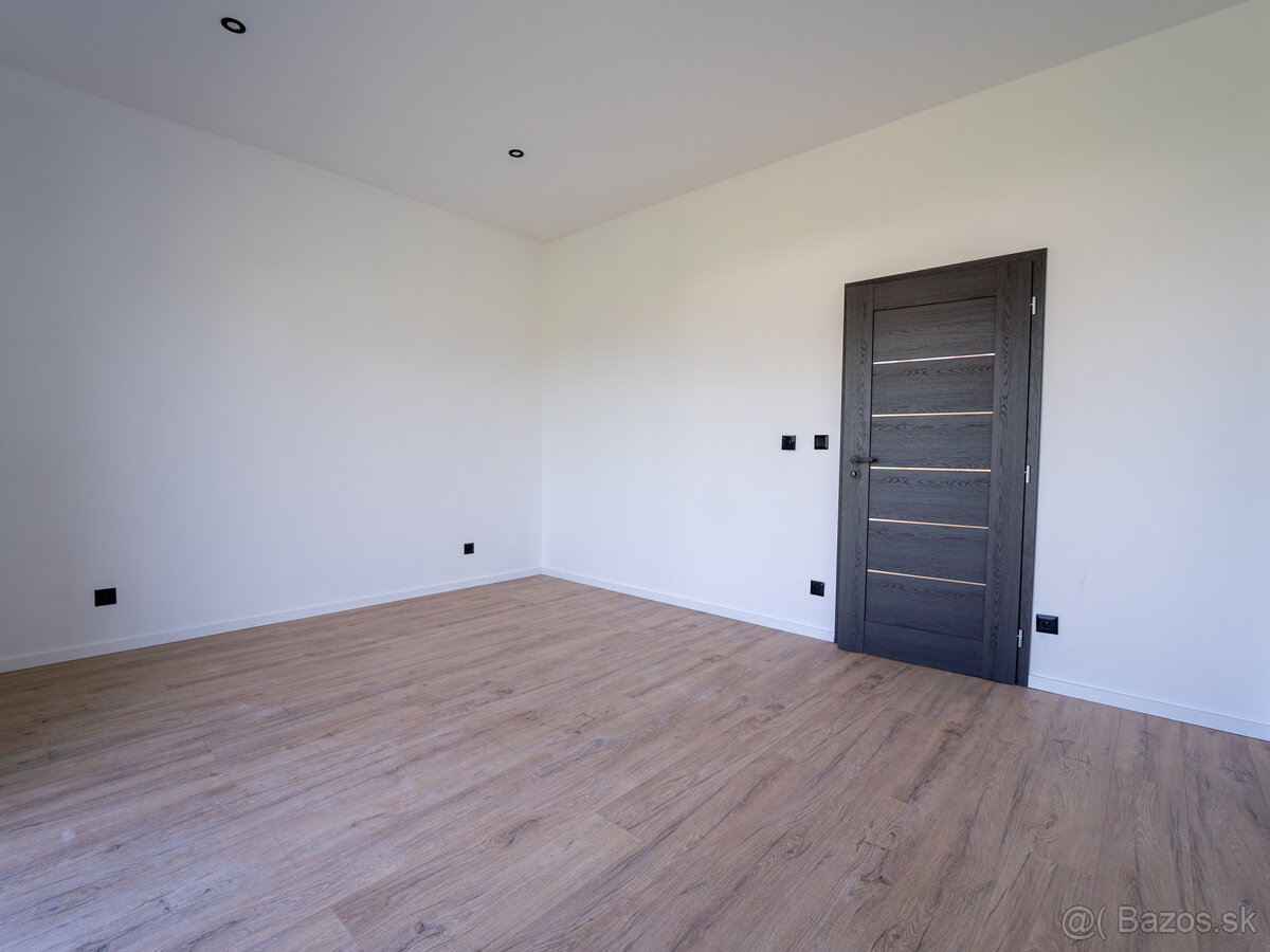 Na predaj 5-izbový rodinný dom v Moravanoch nad Váhom - 13