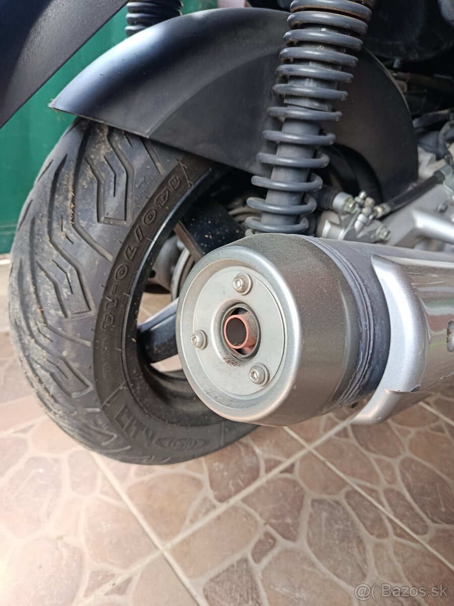 YAMAHA X MAX YP250R - 13