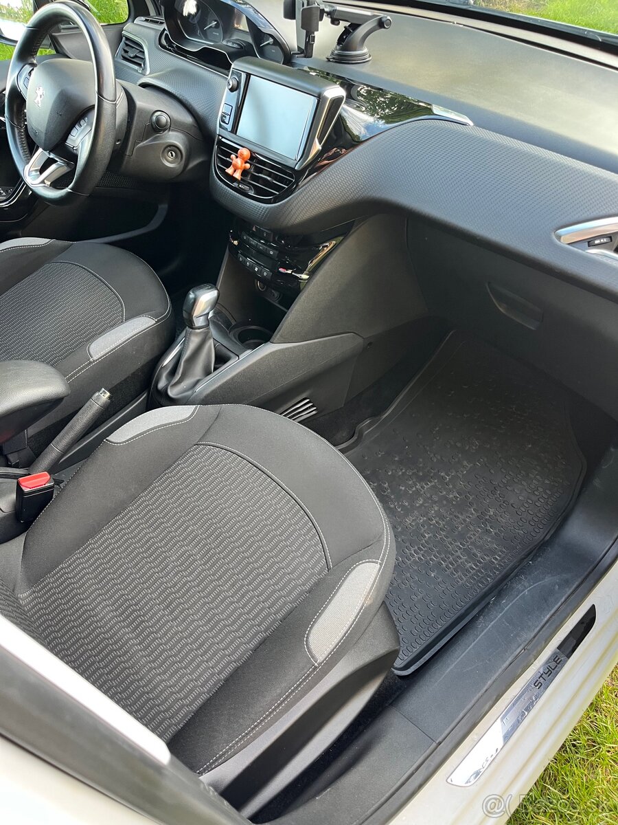 Peugeot 208 Hatchback 1.2 PureTech - 13