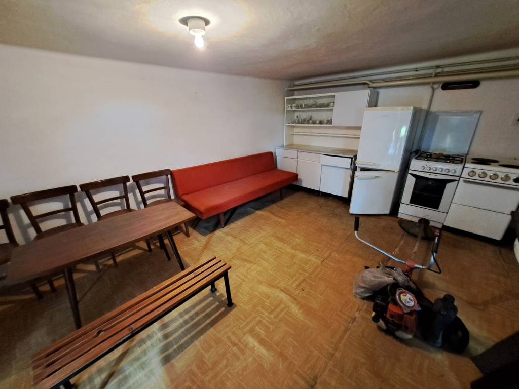 Predáme rodinný dom, pozemok 2062 m2, Podhájska, okr. Nové Z - 13