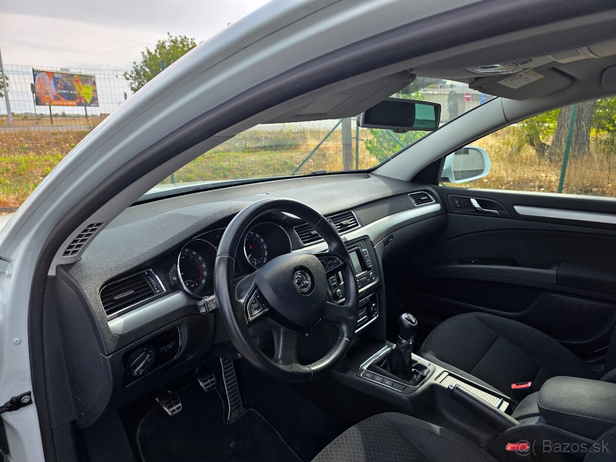 Škoda Superb Combi 2.0 TDI 170k Elegance - 13