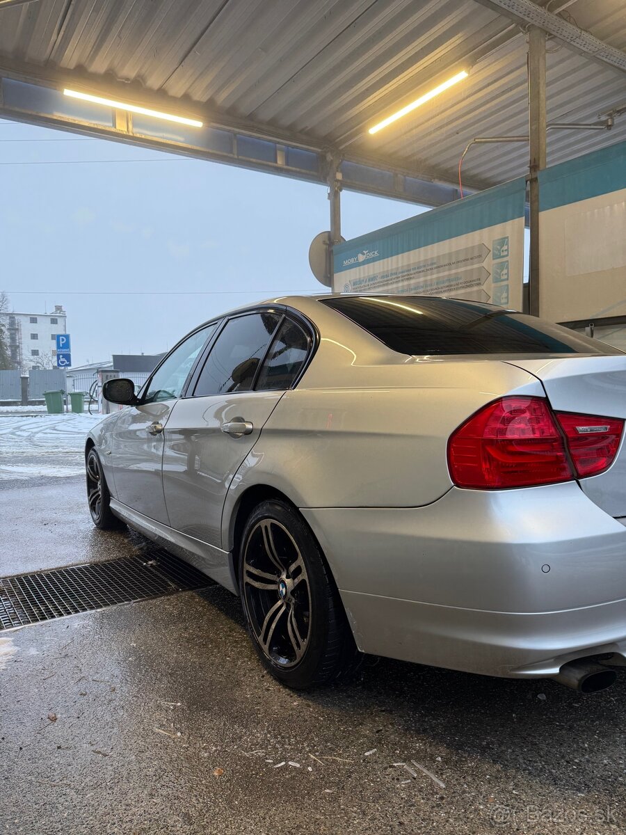 BMW E90 318D - 13