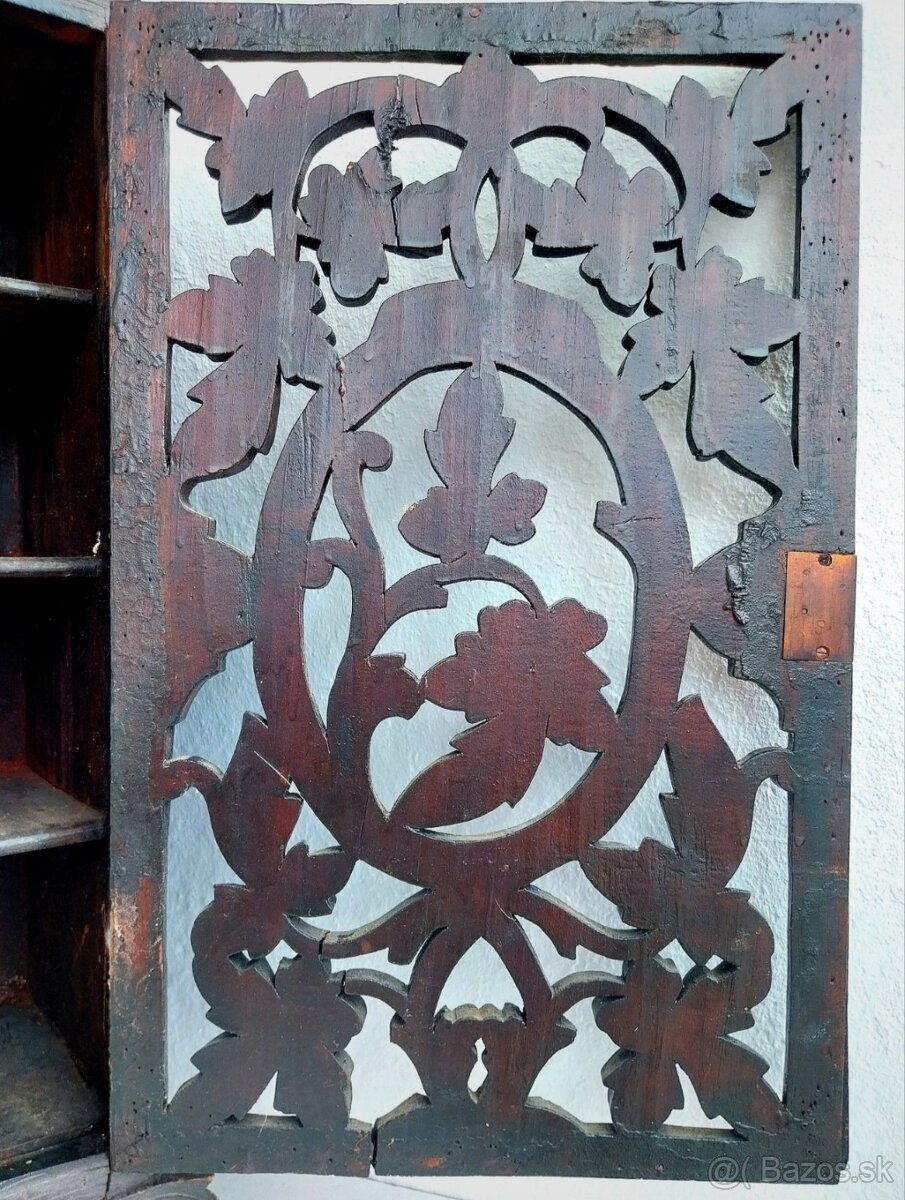 STAROŽITNÁ RUČNÁ DREVOREZBA / ÚLOŽNÁ SKRINKA / 19 x 36 x 67 - 13